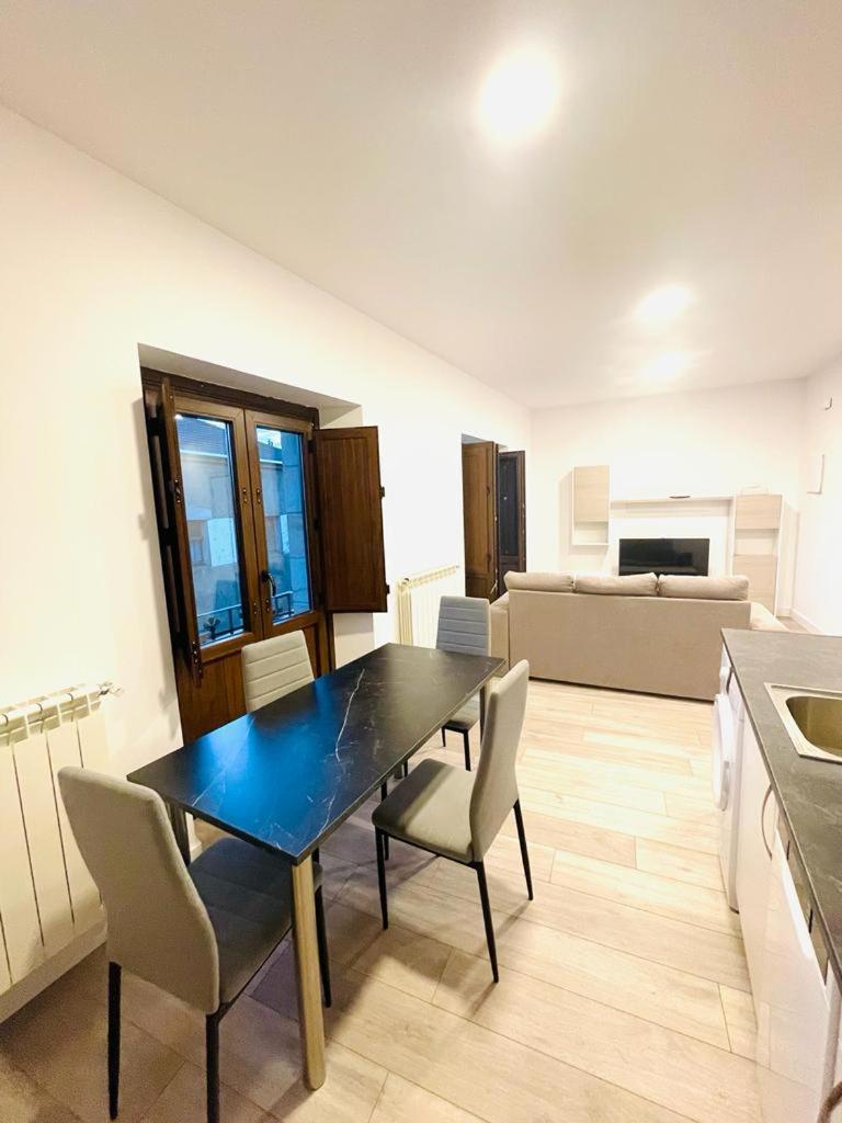 Apartamentos Rurales La Plaza 2 Duruelo de la Sierra Eksteriør bilde